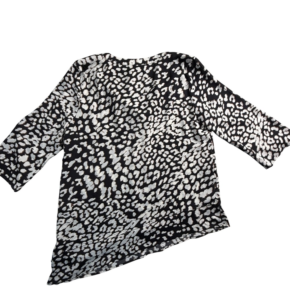 Chicos Animal Leopard Print V-Neck Asymmetrical Hem Tunic Top Black White Size 1